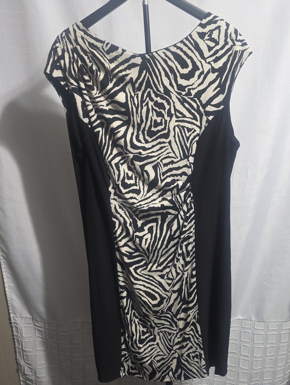 Tiana B - Black & White Zebra Print Cap Sleeve Dress